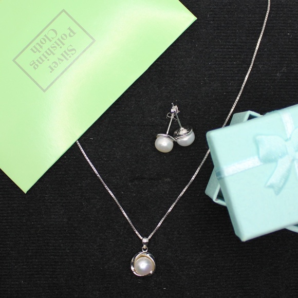 Genuine Freshwater Pearl Necklace and Earring Set - Picture 6 of 7